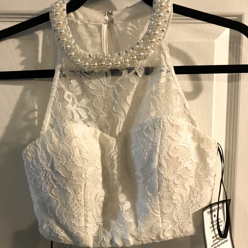 BRAND NEW CROPPED LACE TOP WITH PEARL COLLAR